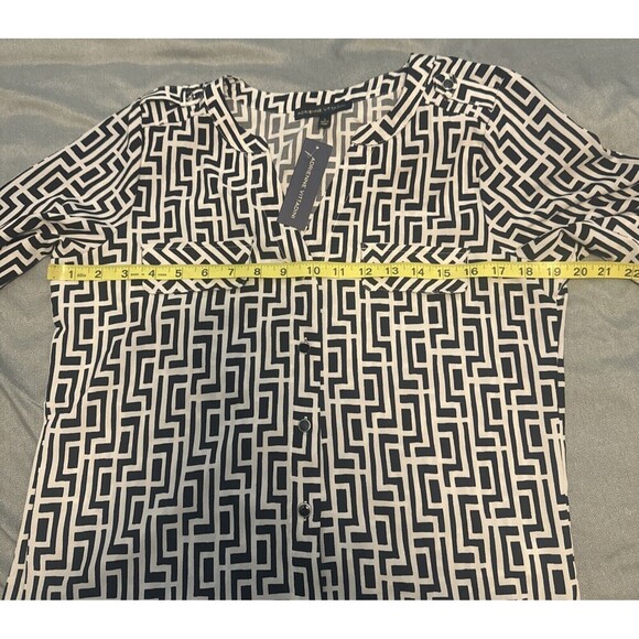 Adrienne Vittadini BLACK WHITE Geometric Blouse Roll Tab Sleeve Buttons Sz S NWT - Picture 8 of 9